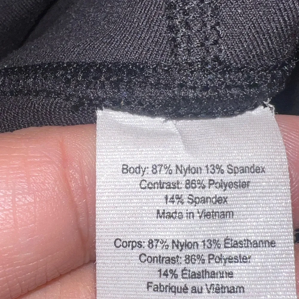 Alo Yoga Black high waisted Leggings  with mesh inserts Size Medium GUC
